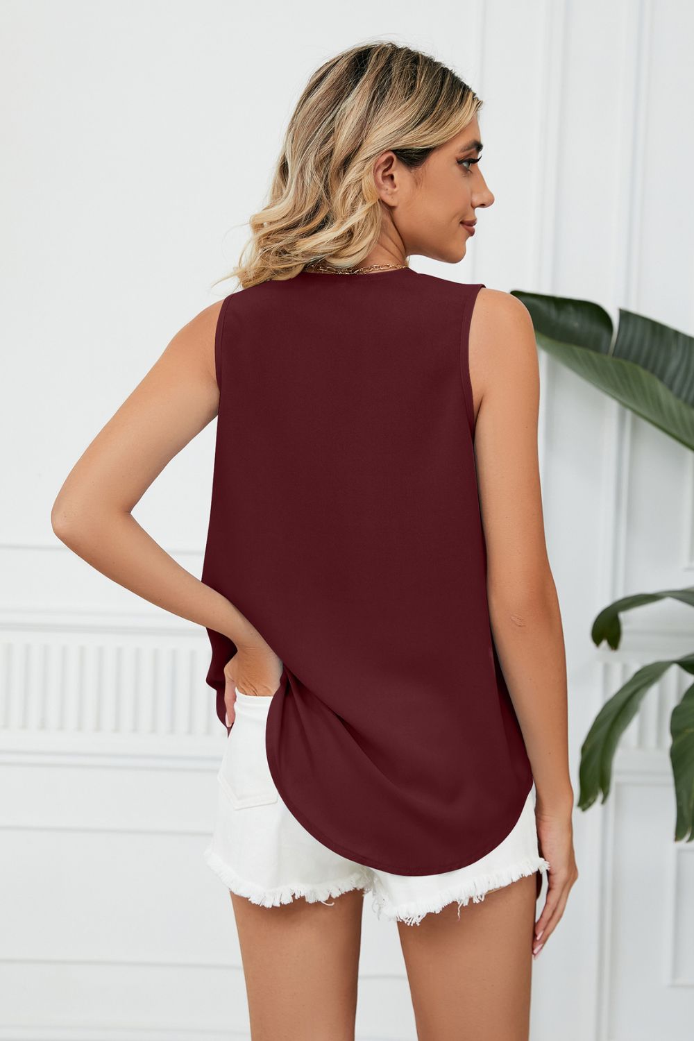 Contrast Trim Plunge Sleeveless Blouse