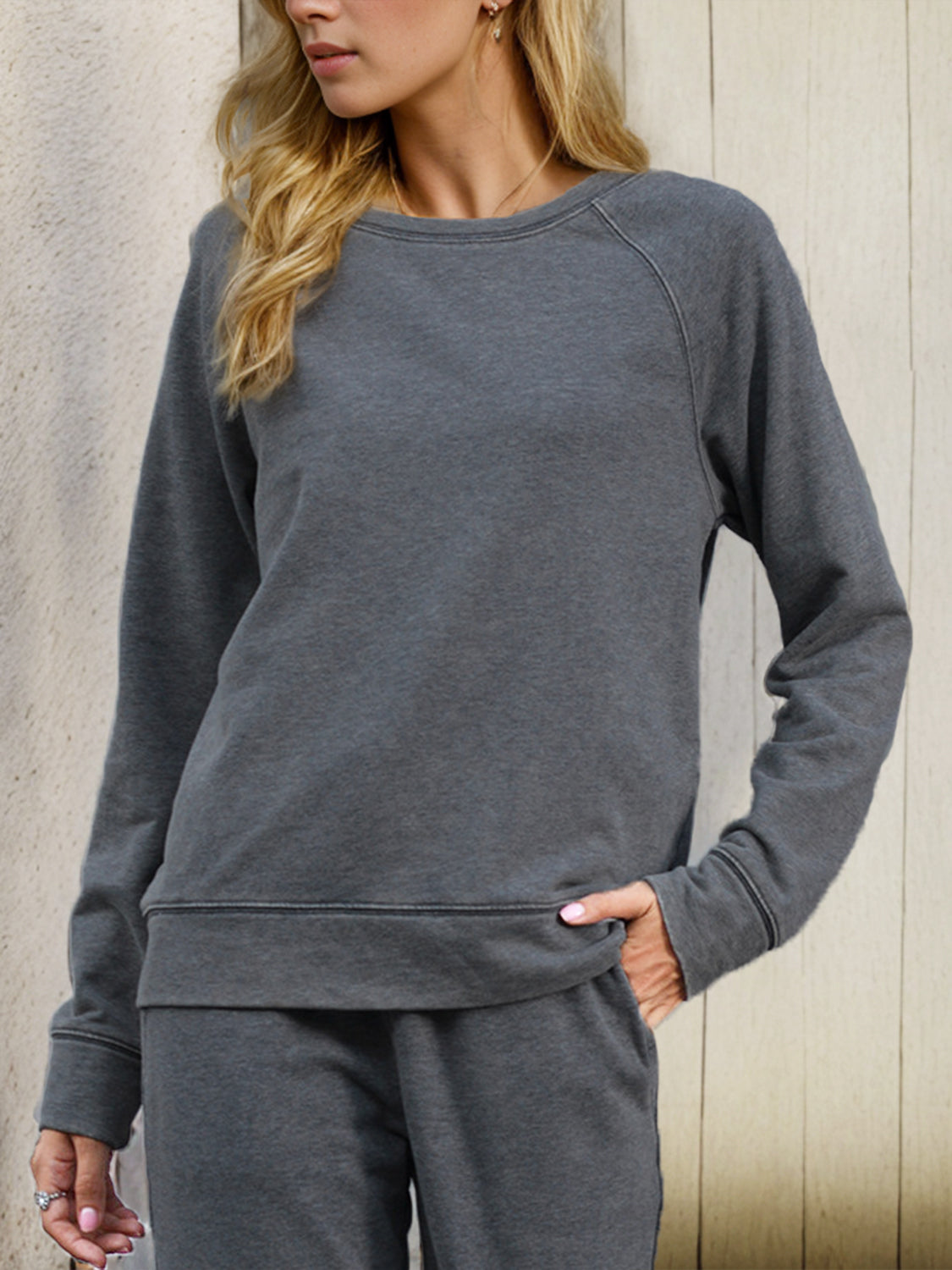 Round Neck Long Sleeve Sweatshirt