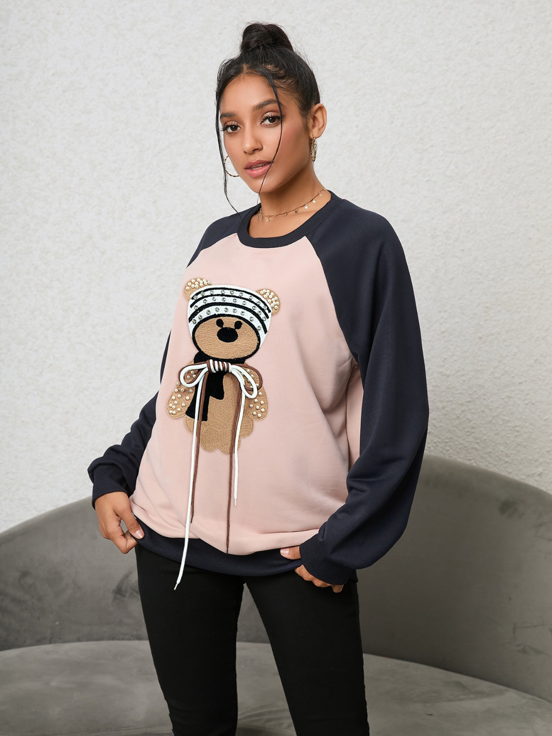 Bear Graphic Raglan Sleeve Sweatshirt